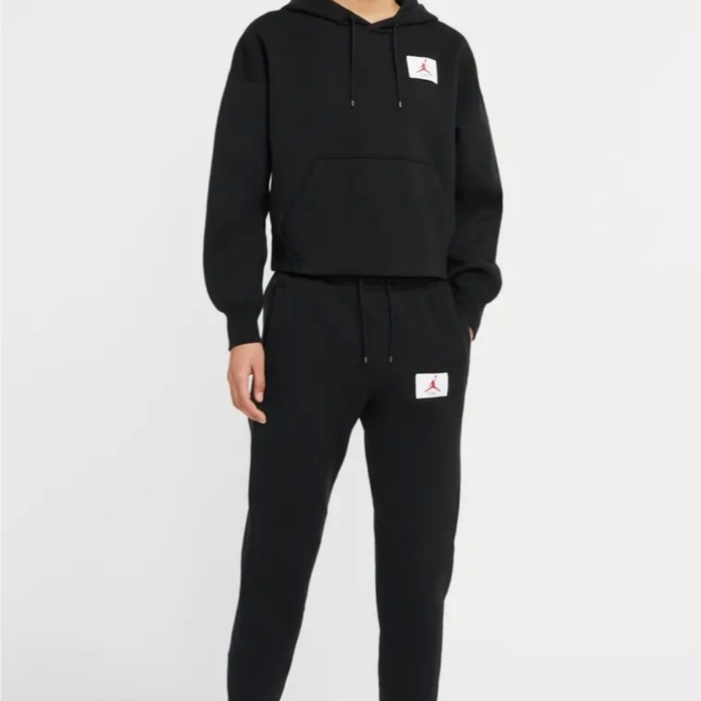 Woman's xs Jordan pullover and pants set